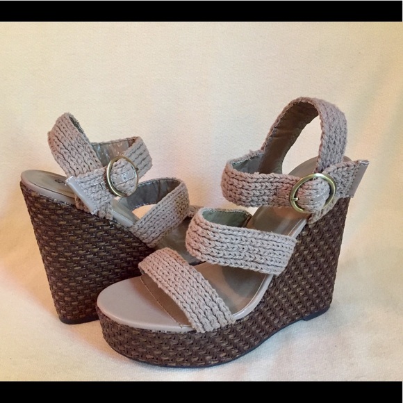 Qupid Platform Wedge Sandals - Picture 1 of 8